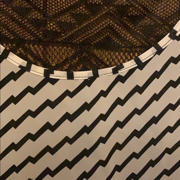 Black/White Crop Top - Picture 4 of 4